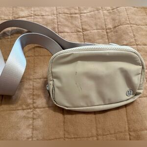 Lulelemon everywhere belt bag